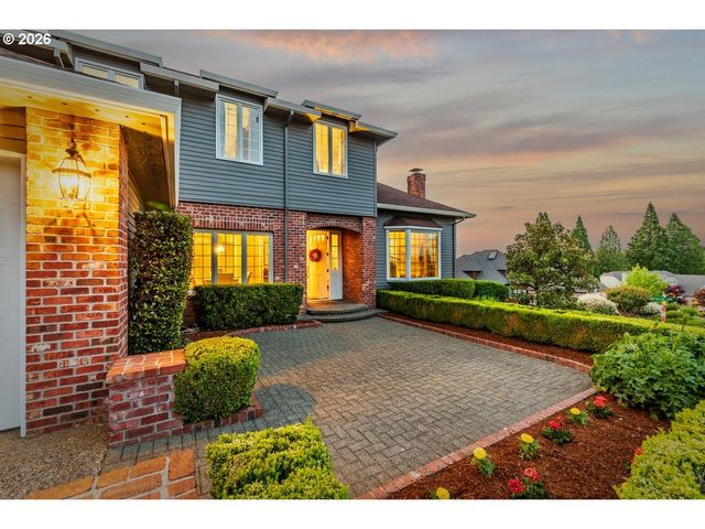 2055 RIDGE POINTE Dr, Lake Oswego, OR 97034