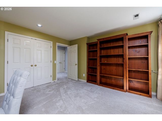 2055 RIDGE POINTE Dr, Lake Oswego, OR 97034