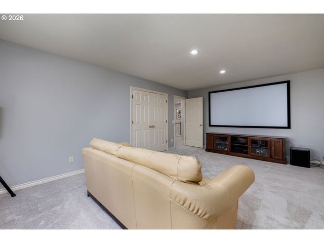 2055 RIDGE POINTE Dr, Lake Oswego, OR 97034