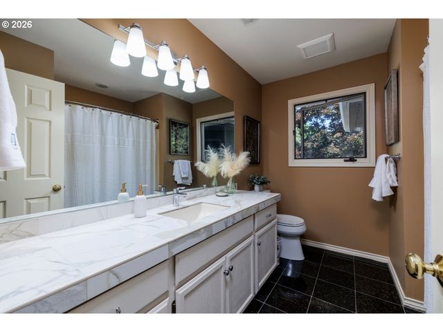 2055 RIDGE POINTE Dr, Lake Oswego, OR 97034