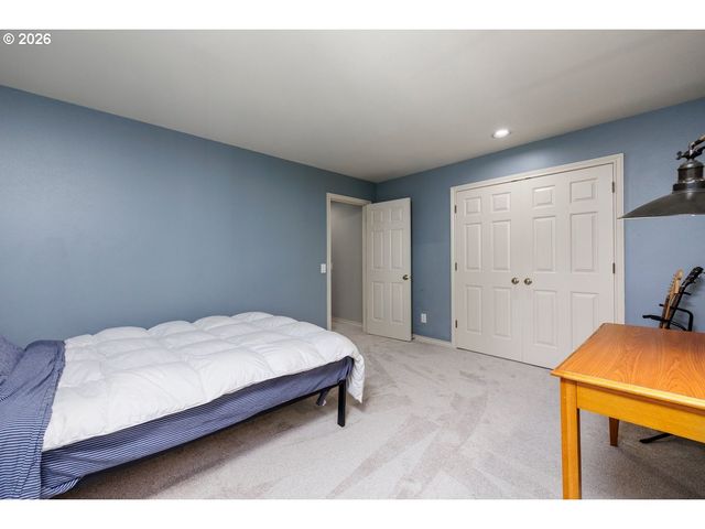 2055 RIDGE POINTE Dr, Lake Oswego, OR 97034