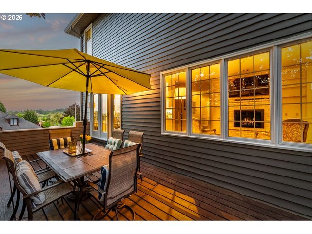 2055 RIDGE POINTE Dr, Lake Oswego, OR 97034