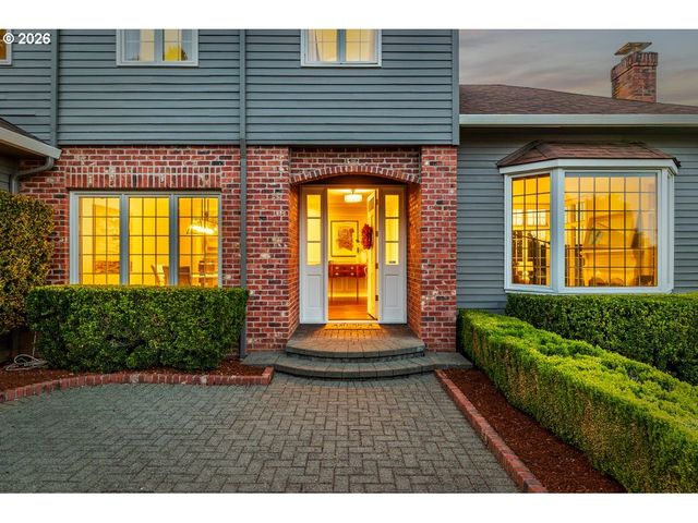 2055 RIDGE POINTE Dr, Lake Oswego, OR 97034