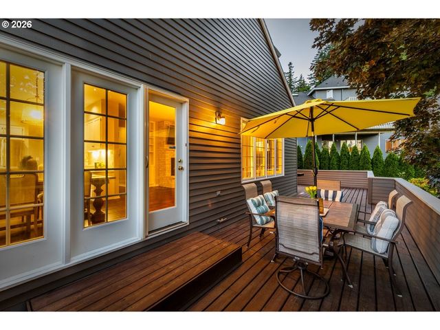 2055 RIDGE POINTE Dr, Lake Oswego, OR 97034