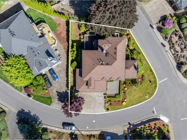 2055 RIDGE POINTE Dr, Lake Oswego, OR 97034