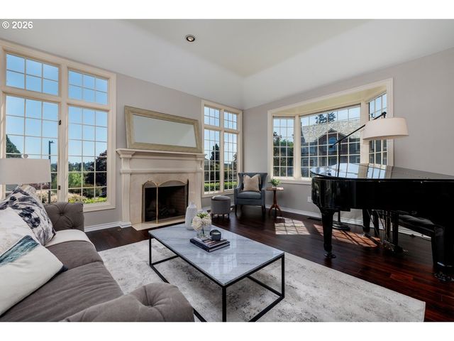 2055 RIDGE POINTE Dr, Lake Oswego, OR 97034