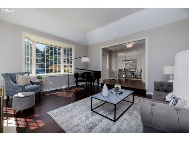 2055 RIDGE POINTE Dr, Lake Oswego, OR 97034