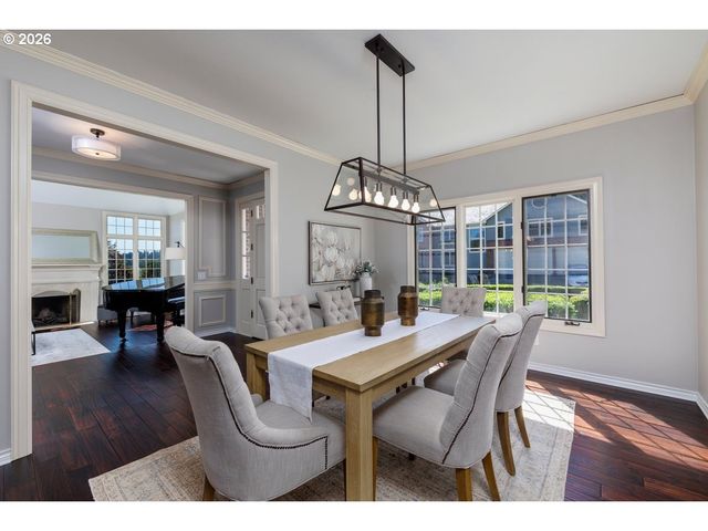 2055 RIDGE POINTE Dr, Lake Oswego, OR 97034