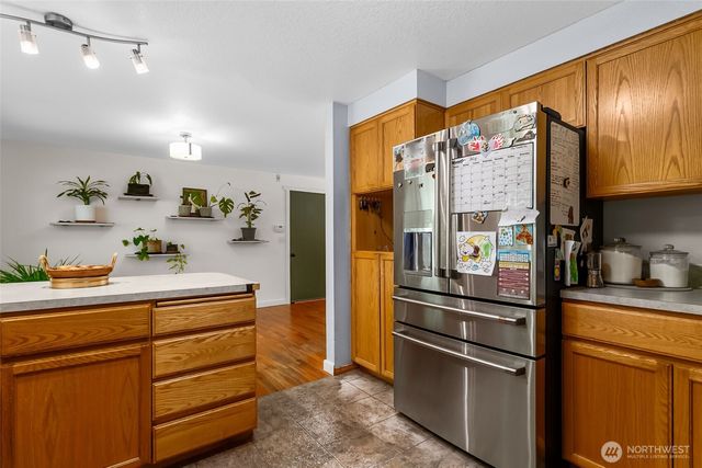 911 E Dawn Drive, Allyn, WA 98524
