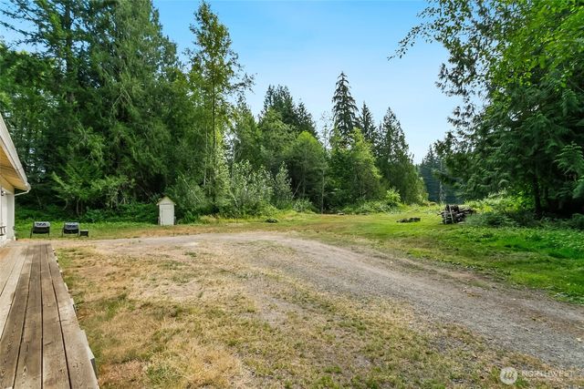 911 E Dawn Drive, Allyn, WA 98524