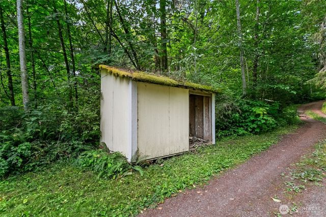 911 E Dawn Drive, Allyn, WA 98524