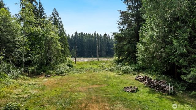 911 E Dawn Drive, Allyn, WA 98524