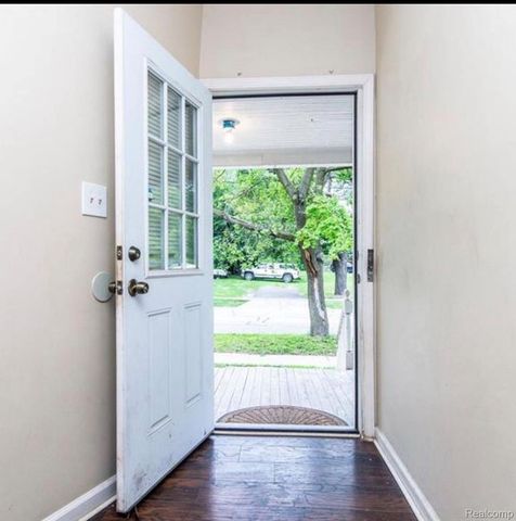 132 E Howard Street, Pontiac, MI 48342