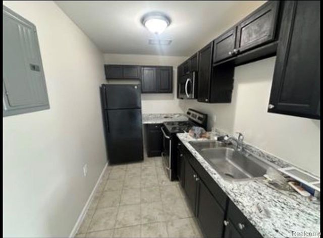 132 E Howard Street, Pontiac, MI 48342