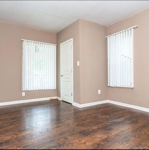 132 E Howard Street, Pontiac, MI 48342