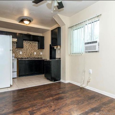 132 E Howard Street, Pontiac, MI 48342