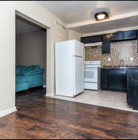 132 E Howard Street, Pontiac, MI 48342