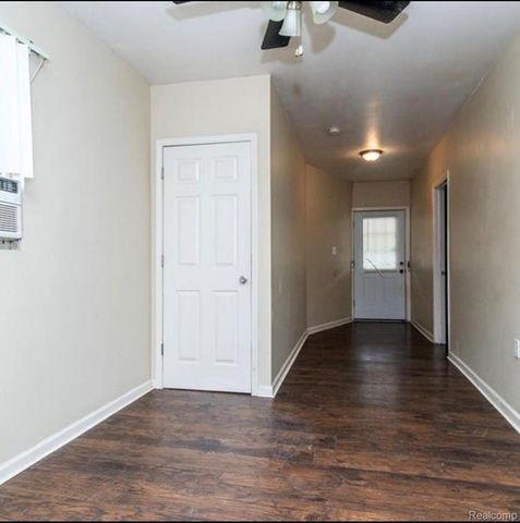 132 E Howard Street, Pontiac, MI 48342