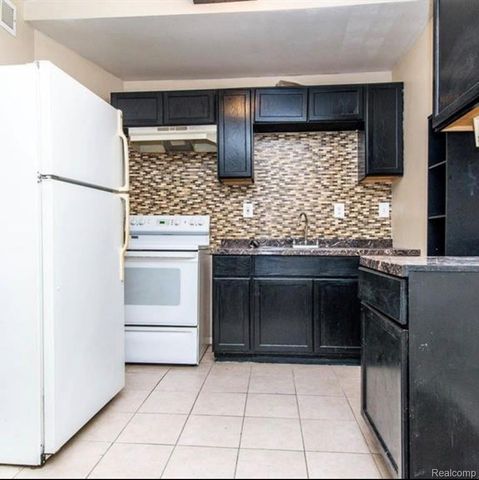 132 E Howard Street, Pontiac, MI 48342