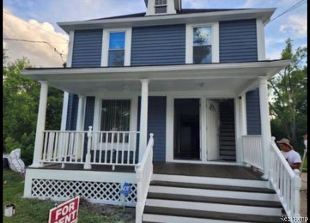 132 E Howard Street, Pontiac, MI 48342