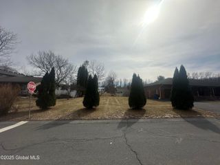 24A Aspen Circle, Albany, NY 12208