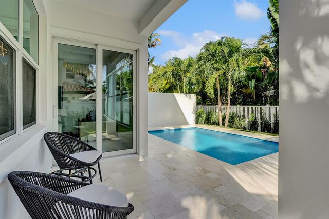 500 NE Wavecrest Way, Boca Raton, FL 33432