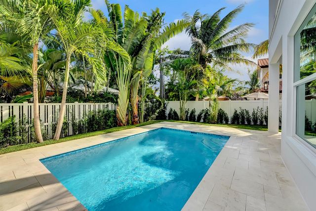 500 NE Wavecrest Way, Boca Raton, FL 33432