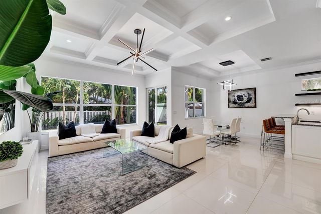 500 NE Wavecrest Way, Boca Raton, FL 33432