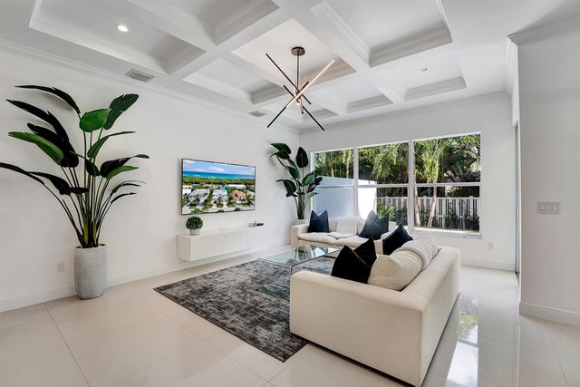 500 NE Wavecrest Way, Boca Raton, FL 33432