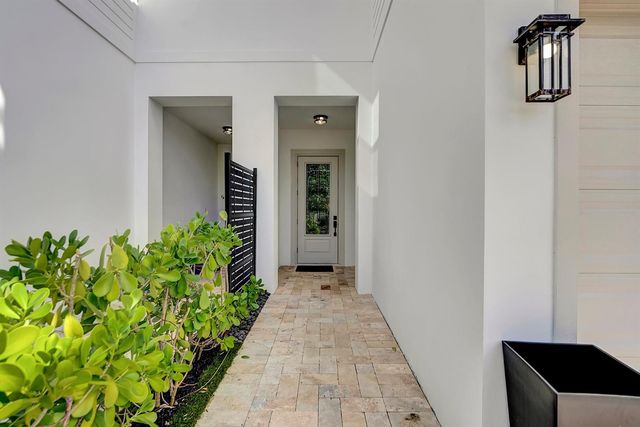 500 NE Wavecrest Way, Boca Raton, FL 33432