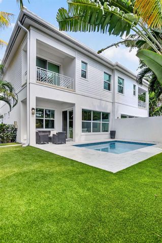 500 NE Wavecrest Way, Boca Raton, FL 33432