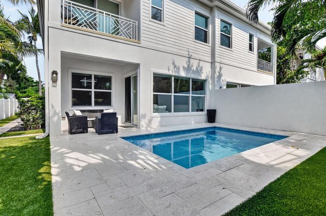 500 NE Wavecrest Way, Boca Raton, FL 33432