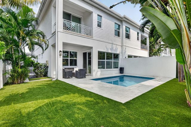 500 NE Wavecrest Way, Boca Raton, FL 33432