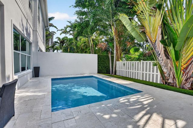 500 NE Wavecrest Way, Boca Raton, FL 33432