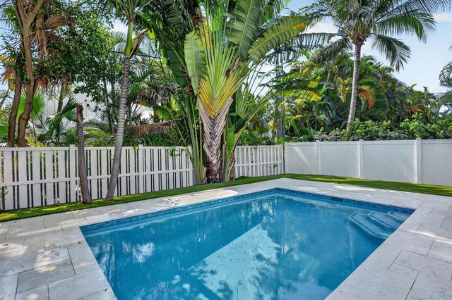 500 NE Wavecrest Way, Boca Raton, FL 33432