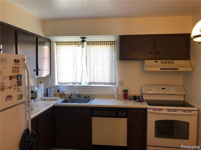 25319 Shiawassee Circle 102, Southfield, MI 48033