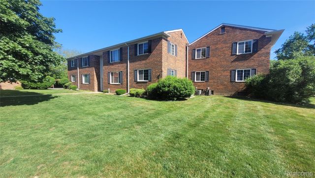 25319 Shiawassee Circle 102, Southfield, MI 48033