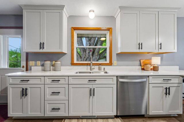 1866 Sterling Avenue N, Maplewood, MN 55109
