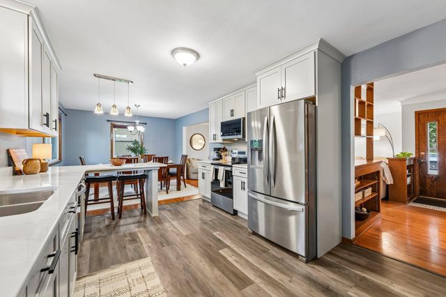 1866 Sterling Avenue N, Maplewood, MN 55109