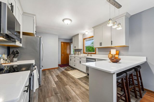1866 Sterling Avenue N, Maplewood, MN 55109