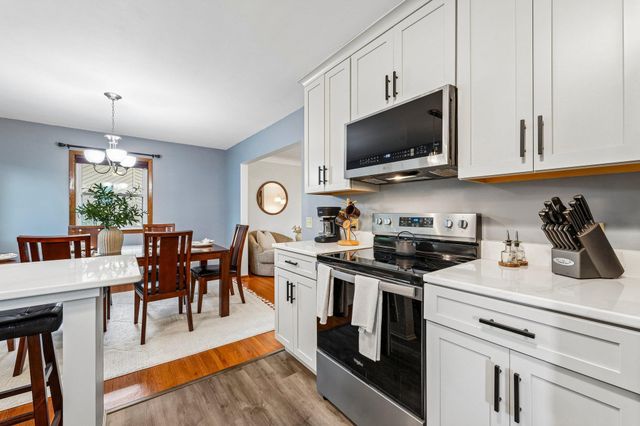 1866 Sterling Avenue N, Maplewood, MN 55109