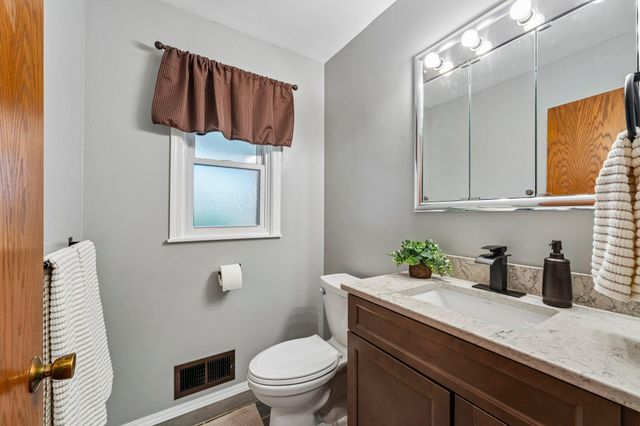 1866 Sterling Avenue N, Maplewood, MN 55109