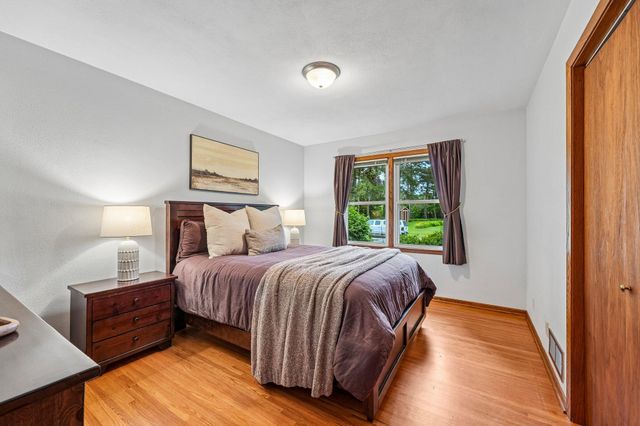 1866 Sterling Avenue N, Maplewood, MN 55109