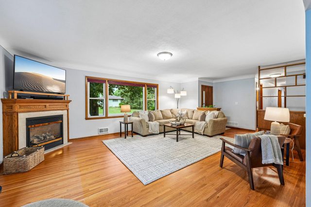 1866 Sterling Avenue N, Maplewood, MN 55109