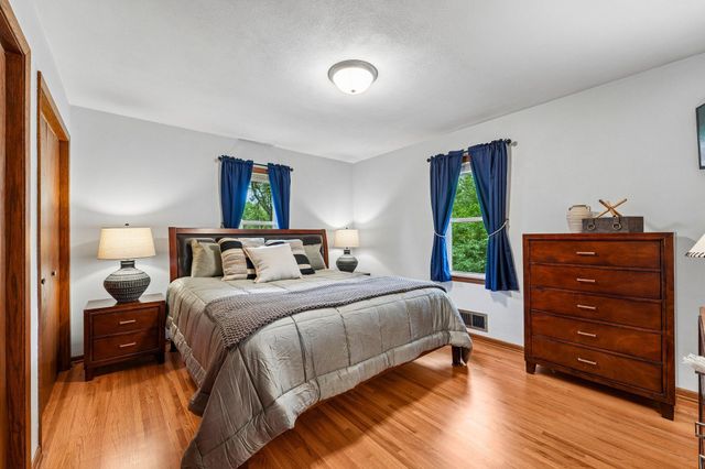 1866 Sterling Avenue N, Maplewood, MN 55109
