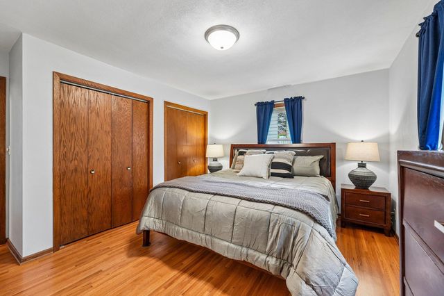 1866 Sterling Avenue N, Maplewood, MN 55109