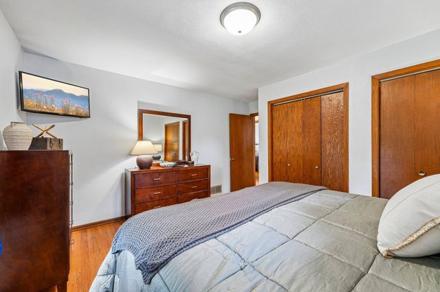 1866 Sterling Avenue N, Maplewood, MN 55109