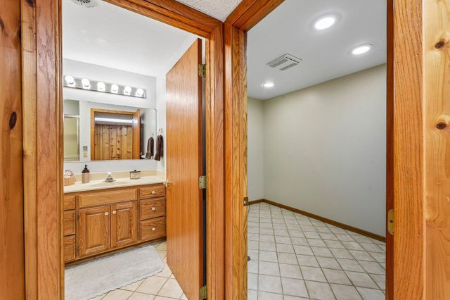 1866 Sterling Avenue N, Maplewood, MN 55109