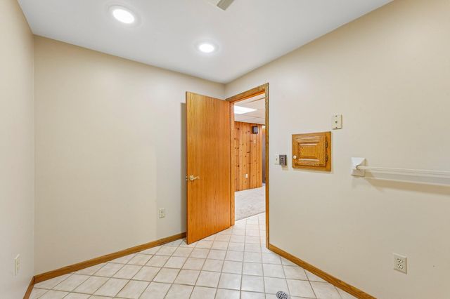 1866 Sterling Avenue N, Maplewood, MN 55109