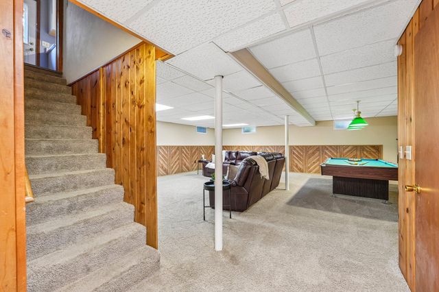 1866 Sterling Avenue N, Maplewood, MN 55109